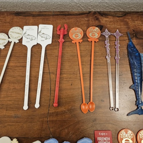 Lot of 29 Vintage Plastic Swizzle Sticks Drink Stirrers Cocktail Advertising - Picture 3 of 16
