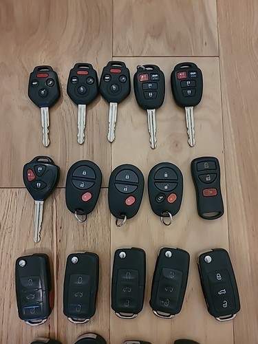 Oem Key Fob Lot, Nissan, Kia, BMW Jeep, dodge, Volkswagen, Vw, subaru, Toyota - Picture 2 of 12