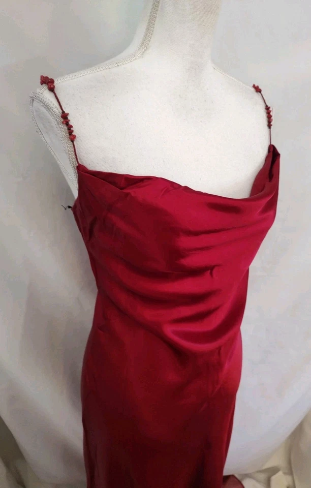 Vestido Niki Livas Vintage Años 90 Rojo Satinado Vestido Sin Mangas Bodycon Sesgado Correa con Cuentas Talla 8 Foto 2 de 4