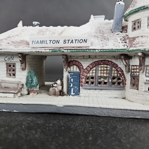 Vintage Lemax Collectibles Hamilton Station & Oliver's Lodge 1994 No Lights - Bild 4 von 17