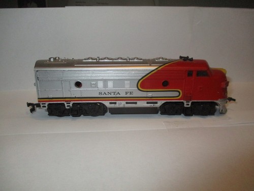 HO Life Like Santa Fe Powered Engine parts or repair - Picture 3 of 5