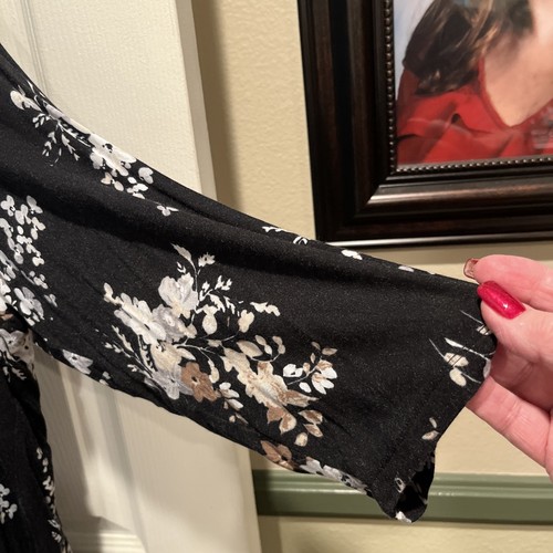 Catherine’s Blouse / 3X/ Floral / Black / Rayon And Spandex/ Pleat In Front - Picture 4 of 8