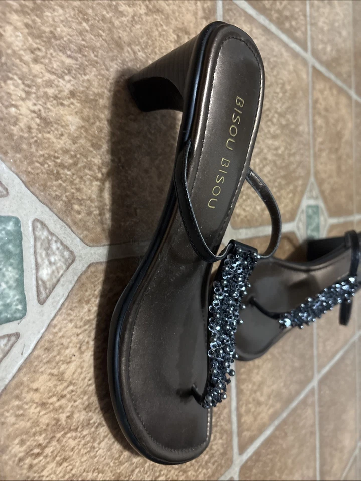 Sandalia de tacón BISOU BISOU bronce y lentejuelas de 2 pulgadas talla 9M Foto 2 de 4