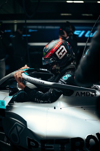 F1 SIGNED Mercedes AMG Petronas George Russell 2022 1:2 Helmet Upgraded π¬π§π - Picture 6 of 13