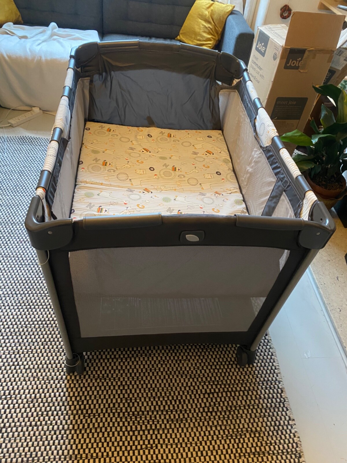 Joie Commuter Travel Cot, grey, with detachable very good