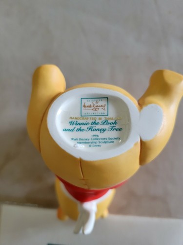 Walt Disney Classic Collection "Winnie the Pooh and the Honey Tree" Figurine - Picture 3 of 6
