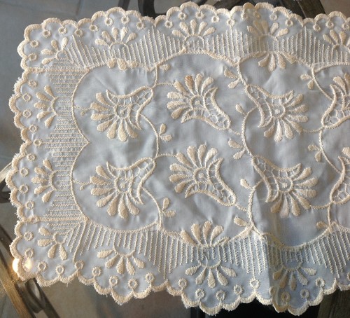 Vintage Embroidered Doilies Set Of 3 Beige Sheer Floral Scalloped Nice - Picture 7 of 11