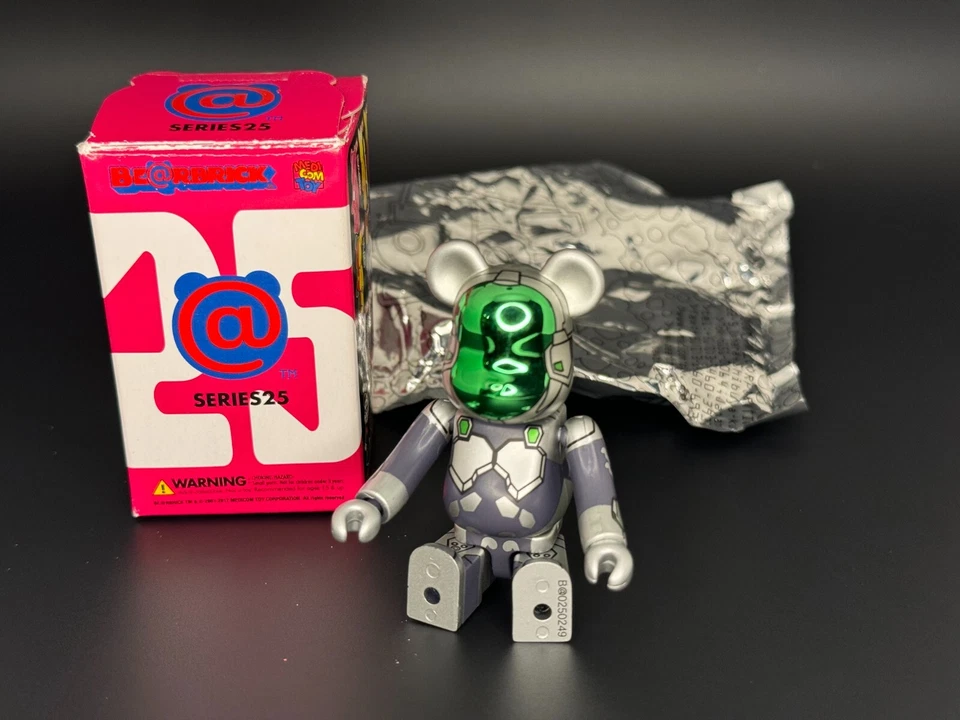 Be@rbrick MEDICOM Serie 25 Héroe Acel Serie Mundial Cuervo de Plata 2012 Foto 2 de 4