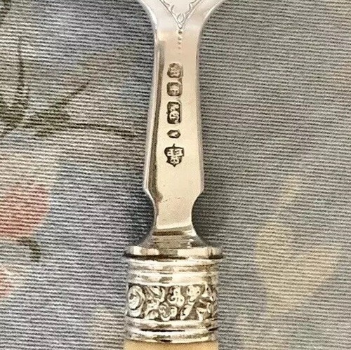 1863 MARTIN HALL FLATWEAR: 14 PC KNIVES, FORKS, SERVER KNIFE, FORK; MONOGRAM “C” - Picture 4 of 19
