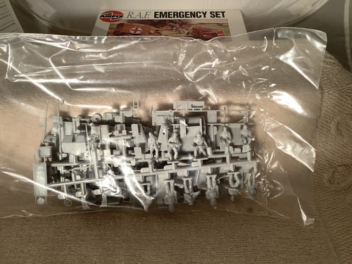 AIRFIX R.A.F. EMERGENCY SET 1:72 Scale Veicle Set Model Kit New Open Box - Picture 6 of 8