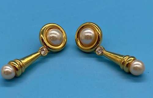 Pendientes colgantes firmados por Jesara en tono dorado perlas de imitación y cristal 1980 de colección - Imagen 9 de 12