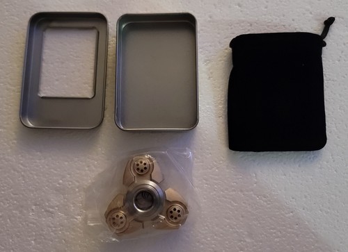 VALTCAN TRI SPINNER SPIELZEUG MIT DOSE & TASCHE *NEU* - Bild 3 von 9