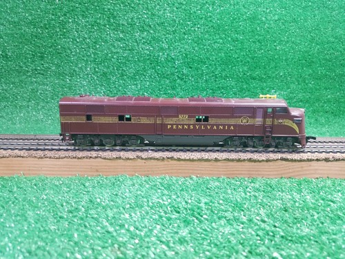 Model Power 912D HO Pennsylvania EMD E7 Dummy Diesel Locomotive w/ Light Non-Pwr - Picture 2 of 12