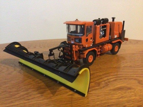 TWH Oshkosh H Series Chassis with HB Series Snow Blower and Snowplow 1:50 Scale - Picture 4 of 11