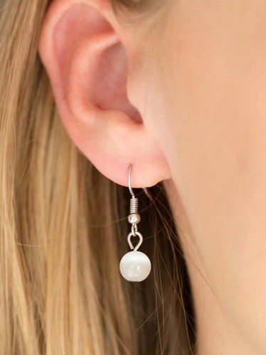 Paparazzi Necklace - Love of My Life - White Faux Moonstone Heart Jewelry New - Picture 3 of 3