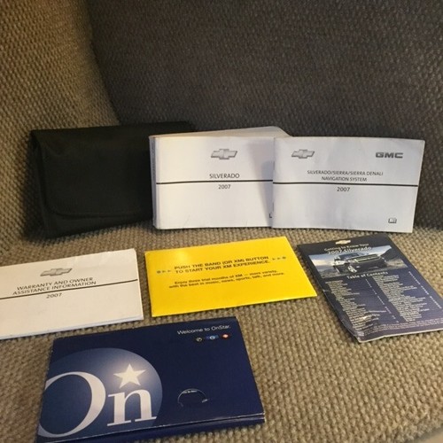 2007 Chevrolet Silverado 1500 2500 3500 Owners Manual set w/ Navigation case