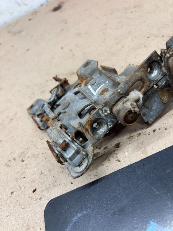 Oldsmobile 88 98 GM 1949 1950 1951 BUICK PONTIAC PESTILLO PUERTA IZQUIERDA MONTAJE USADO Foto 3 de 4