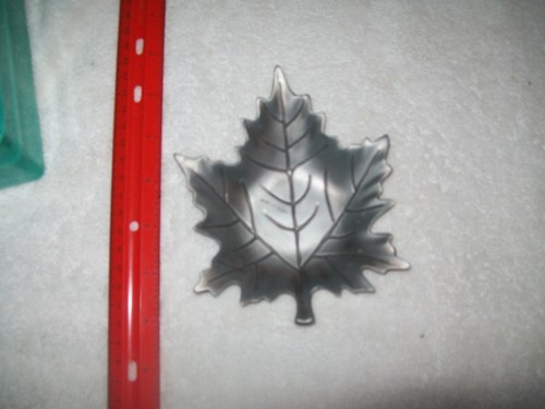 "CENICERO DE METAL GRIS DE COLECCIÓN, DISEÑO DE HOJA-4.5X5.5" - Imagen 2 de 5
