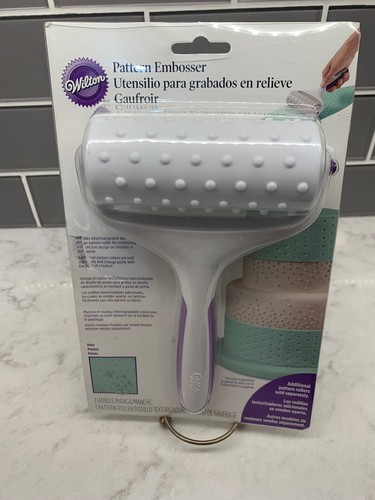 2013 Wilton # 1340 Pattern Embosser Cake Decorating Fondant Gum Paste Tool NEW - Picture 1 of 4