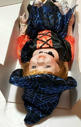 HANIA HALLOWEEN HEXE PORZELLANPUPPE. CATHAY SAMMLUNG NEU OFFENE VERPACKUNG. - Bild 3 von 6