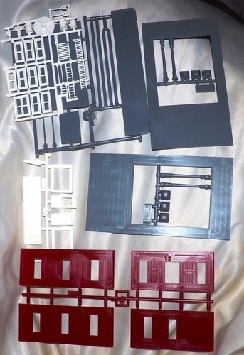 International Hobby Corp COLONIAL STYLE 1:87 HO Scale HOUSE KIT - Picture 3 of 4