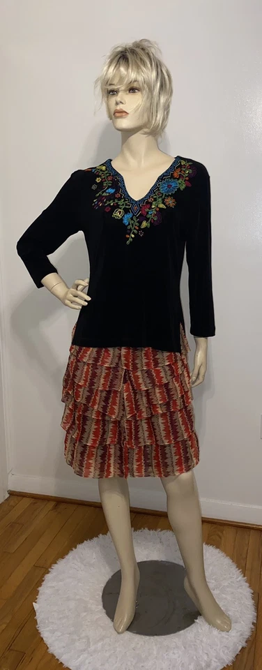 Falda Anthropologie Terrawatt en capas de Anna Sui talla 6 usada para mujer’s Foto 3 de 4