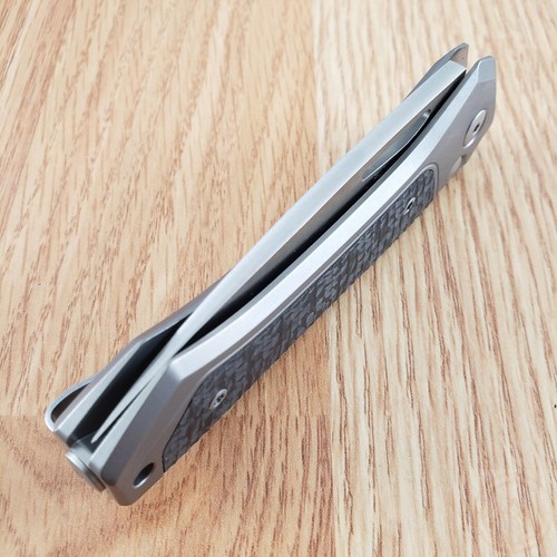 LionSTEEL Twain Folding Knife 3.13" CPM MagnaCut Steel Blade Titanium/CF Handle - Picture 10 of 12