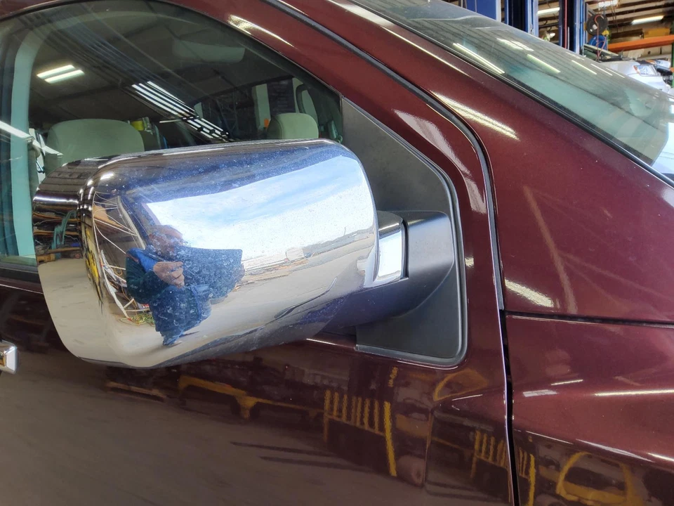 Used Front Center Interior Rear View Mirror fits: 2015 Nissan Armada w/surround - Image 3 of 4