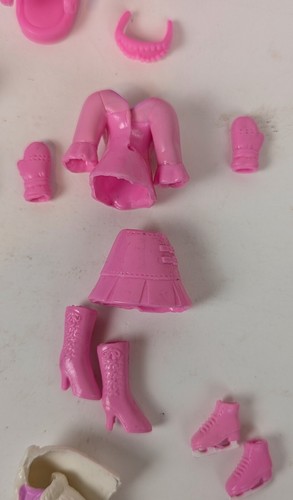 Polly Pocket Snow Cool Ski Shop Castle Wardrobe & Accessories - Picture 7 of 12