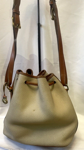 DOONEY & BOURKE kleine Kordelzug-Eimertasche aus cremefarbenem Kieselleder Schultertasche - Bild 4 von 12