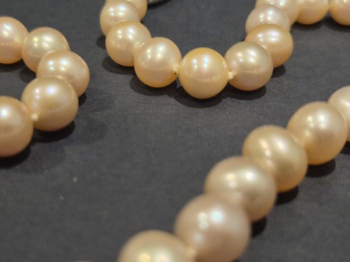 44cm Cultured Pearl Necklace Sterling Silver Catch Fabulous Condition Multicolou - Picture 14 of 14