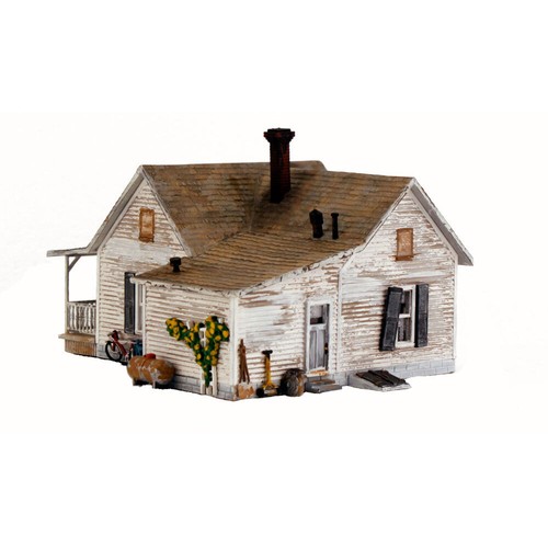 Woodland Scenics BR5040 HO-Scale Old Homestead, Old, Weathered, Many Details - Picture 3 of 5