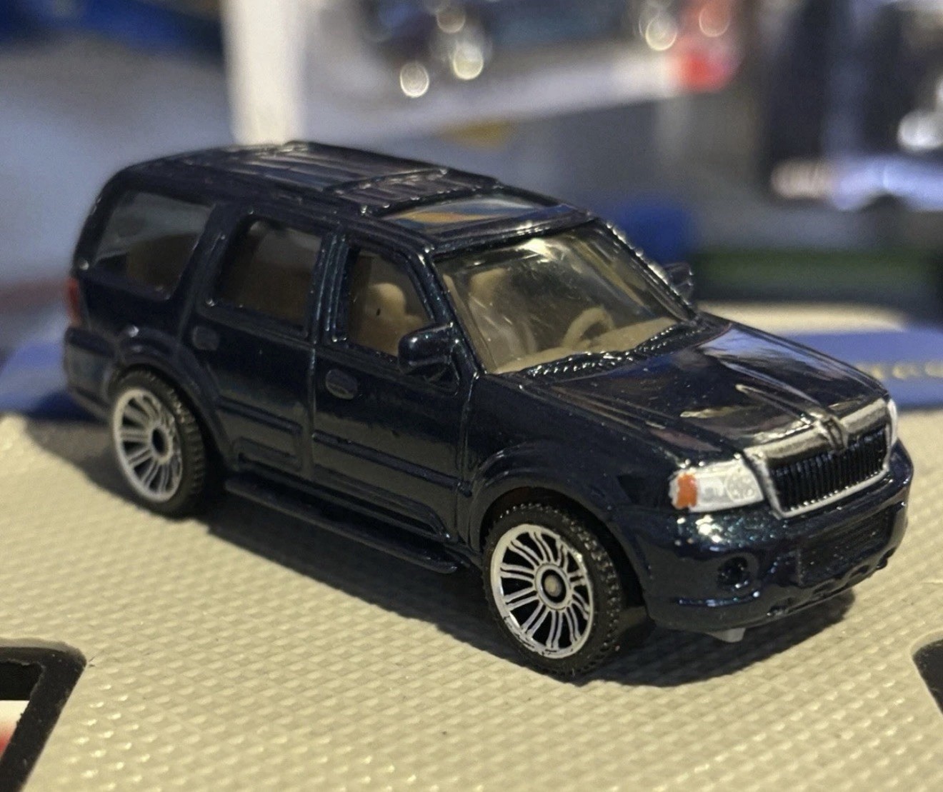 2003-2006 Lincoln Navigator Luxury SUV Dark Blue 1:64 Diorama Model • LOOSE!!