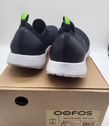 OOFOS Womens SZ 8.5 OOMG Sport Low Shoe White Black Recovery - Picture 2 of 6