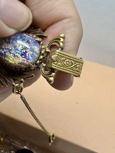 Florenza Signed Foil Opal & Givre Glass Cabochon Golden Vintage Bracelet - Picture 5 of 9