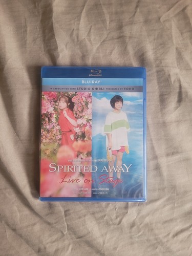 Spirited Away: Live on Stage (Blu-ray, 2023) - Foto 1 di 2