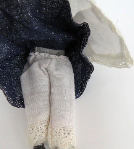 Bambola porcellana vintage signora viola vestito a pois bianco pinafore 7 in - Foto 6 di 7