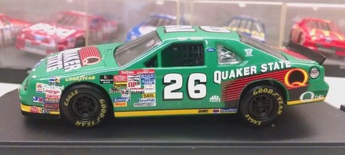 Quartzo 1:43 Diecast NASCAR Brett Bodine #26 Quaker State Ford Thunderbird - Picture 2 of 8