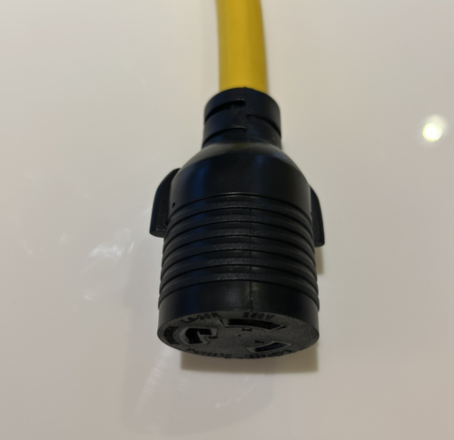 ONETAK NEMA 6-20P a L6-30R 240V 20A / Enchufe macho de 3 clavijas para bloqueo giratorio / 1 pie - Imagen 10 de 11