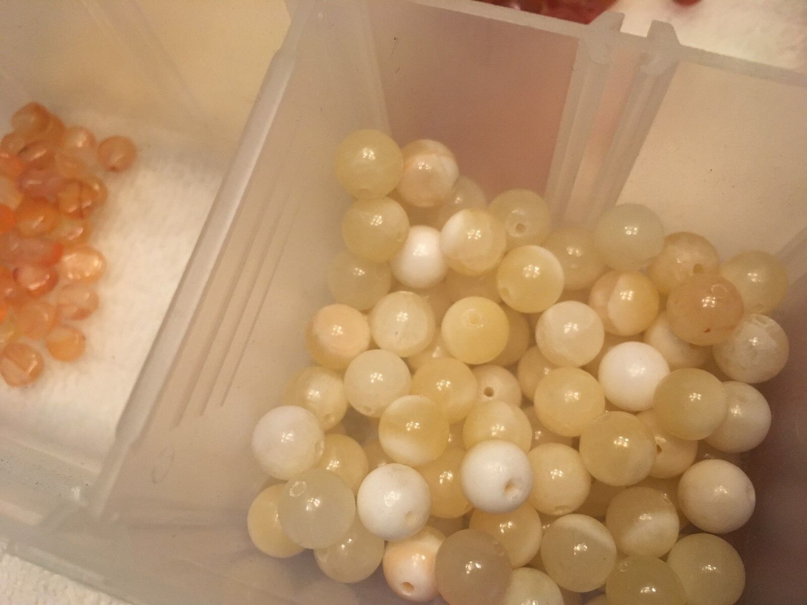 2.75 Pounds Mixed Lot Glass & Calcite Beads Sorted in Plastic Divided Container Laatste vacatures