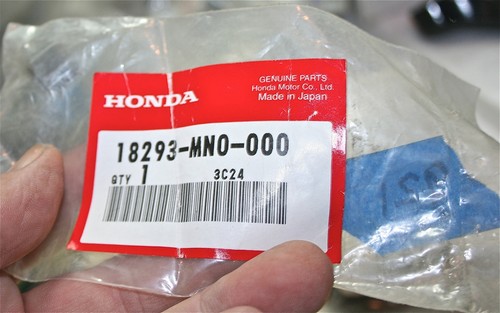 NOS Honda Rubber Protector PC800 GL1500 CB900 GL1800  # 18293-MN0-000    ( #921) - Picture 1 of 2