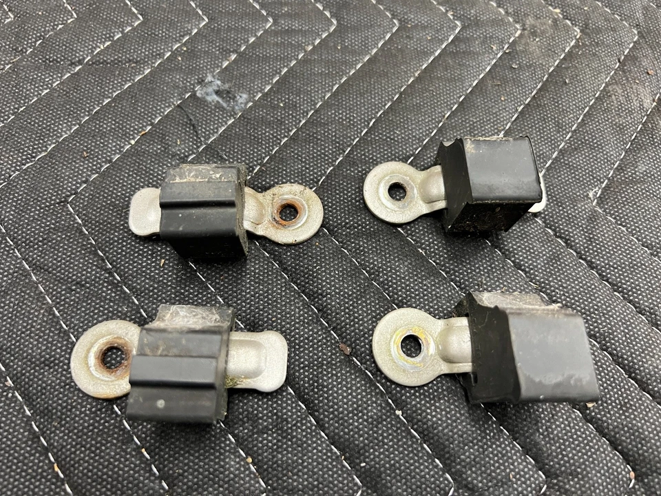 Juego de 4 tapones de alineación de parachoques de capó Isuzu Trooper 1998-2002 OEM #914EM Foto 2 de 4