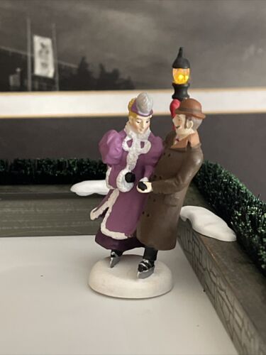 DEPT 56 Dickens Village Series LONDON SKATING CLUB Retired READ - Picture 9 of 12