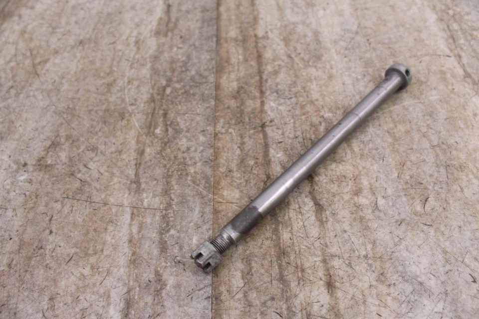 1980 SUZUKI GS450L Front Axle w/ Nut - Image 4 of 4