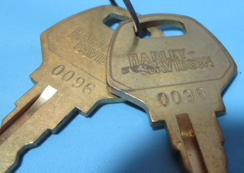 Genuine HARLEY-DAVIDSON key set HD3649 + extras - Picture 3 of 4