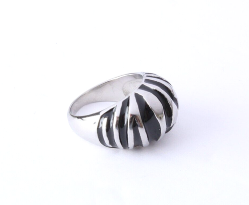 STAINLESS STEEL BLACK ENAMEL TIGER PATTERN SET OF RING EARRINGS AND PENDANT - Picture 3 of 10