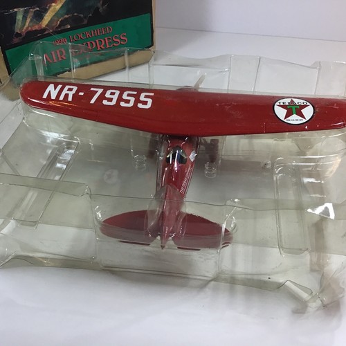 Wings of Texaco 1929 Lockheed Air Express 1st in Series ERTL - Picture 5 of 9