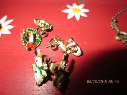 LOT OF JEWELRY--(5) PIERCED EARRINGS--(1) BRACELET--(2) CHARMS--#R33-2 - Picture 19 of 24