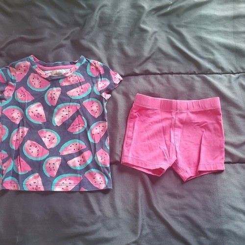 girl 3 2pc set tee and shorts