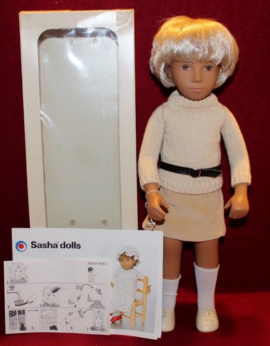 Vintage 16" Sasha Puppe 112 kurz blond, braune Augen, Pullover, Kordelrock, Etikett & Box, UK - Bild 6 von 24
